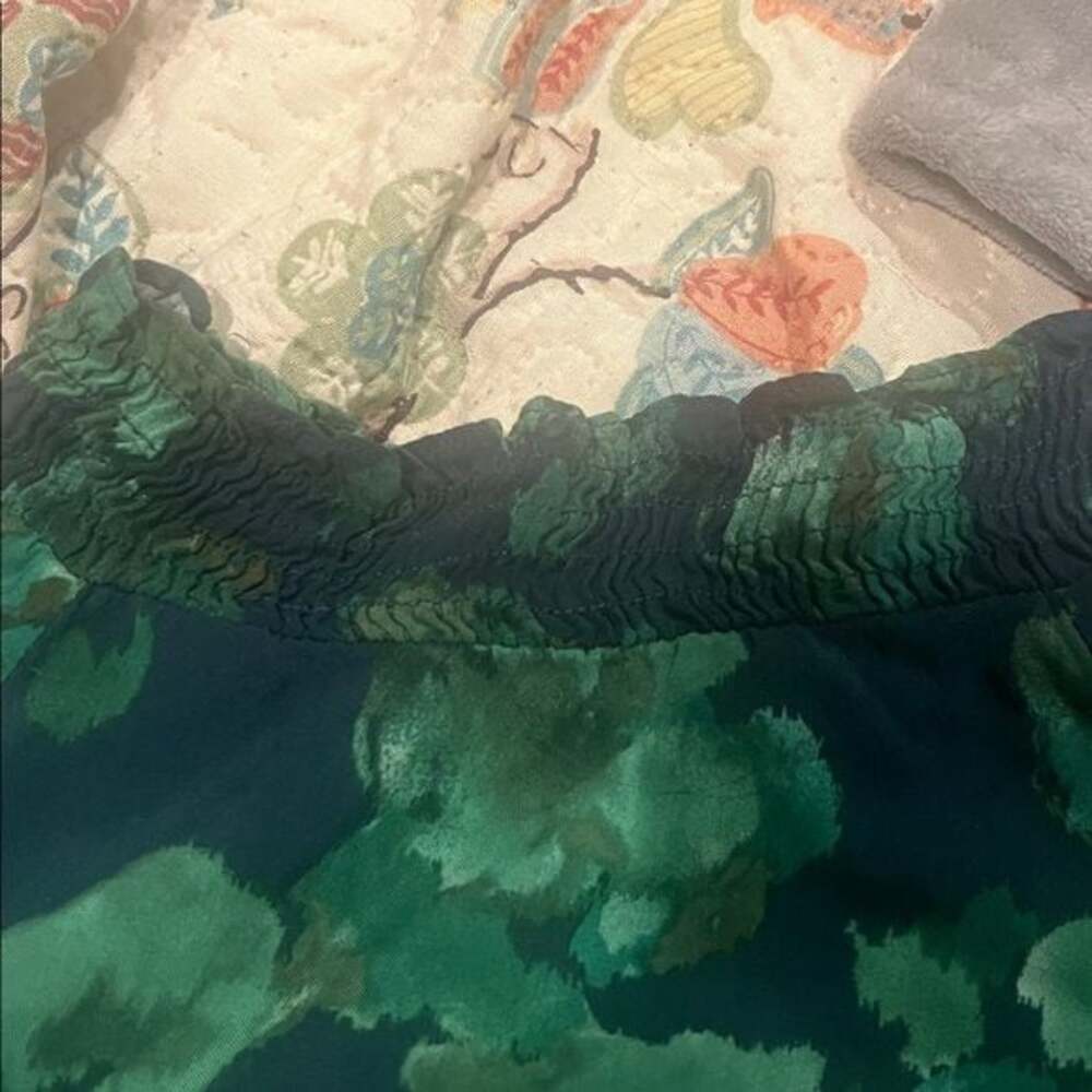 Easel Green and Blue Floral Top size Small - Picture 5 of 5